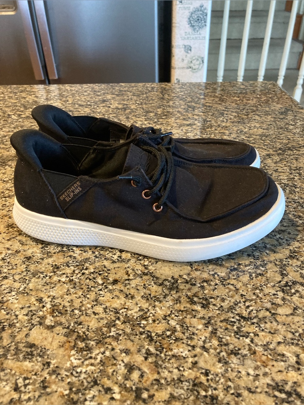 Skechers Women’s Black BOBS Skipper Spot Twist Hands Free Slip-ins Size 8